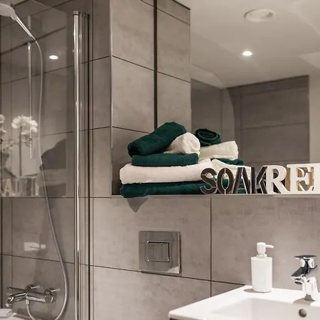 Apartment 61 Percent Off - Long - Perfect For Business, Professionals , Relocations & Families I Free Gym I Boardroom I Cinema I Wifi - St Martins Place Birmingham