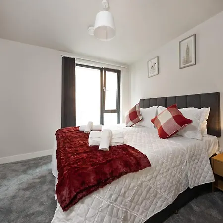 61 Percent Off - Long - Perfect For Business, Professionals , Relocations & Families I Free Gym I Boardroom I Cinema I Wifi - St Martins Place *