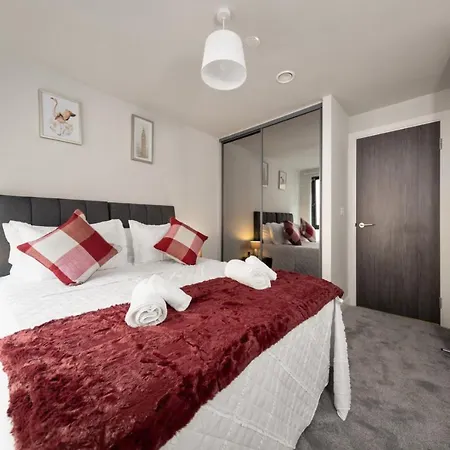 61 Percent Off - Long - Perfect For Business, Professionals , Relocations & Families I Free Gym I Boardroom I Cinema I Wifi - St Martins Place *