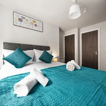 61 Percent Off - Long - Perfect For Business, Professionals , Relocations & Families I Free Gym I Boardroom I Cinema I Wifi - St Martins Place *