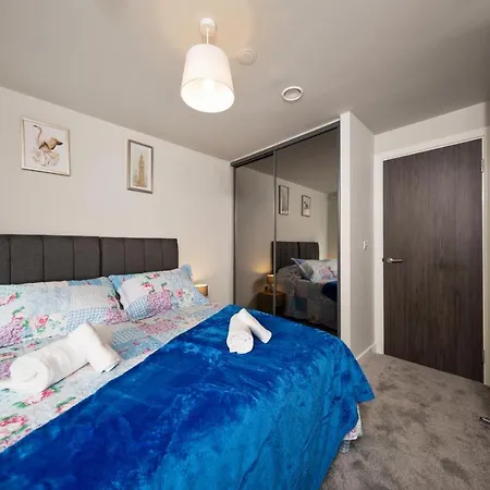 61 Percent Off - Long - Perfect For Business, Professionals , Relocations & Families I Free Gym I Boardroom I Cinema I Wifi - St Martins Place Apartment