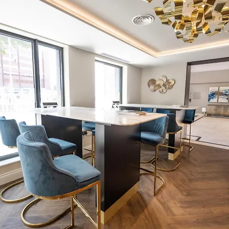 Apartment 61 Percent Off - Long - Perfect For Business, Professionals , Relocations & Families I Free Gym I Boardroom I Cinema I Wifi - St Martins Place Birmingham