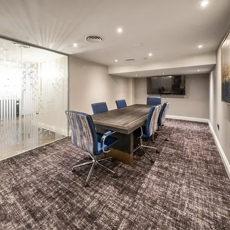 61 Percent Off - Long - Perfect For Business, Professionals , Relocations & Families I Free Gym I Boardroom I Cinema I Wifi - St Martins Place Apartment Birmingham